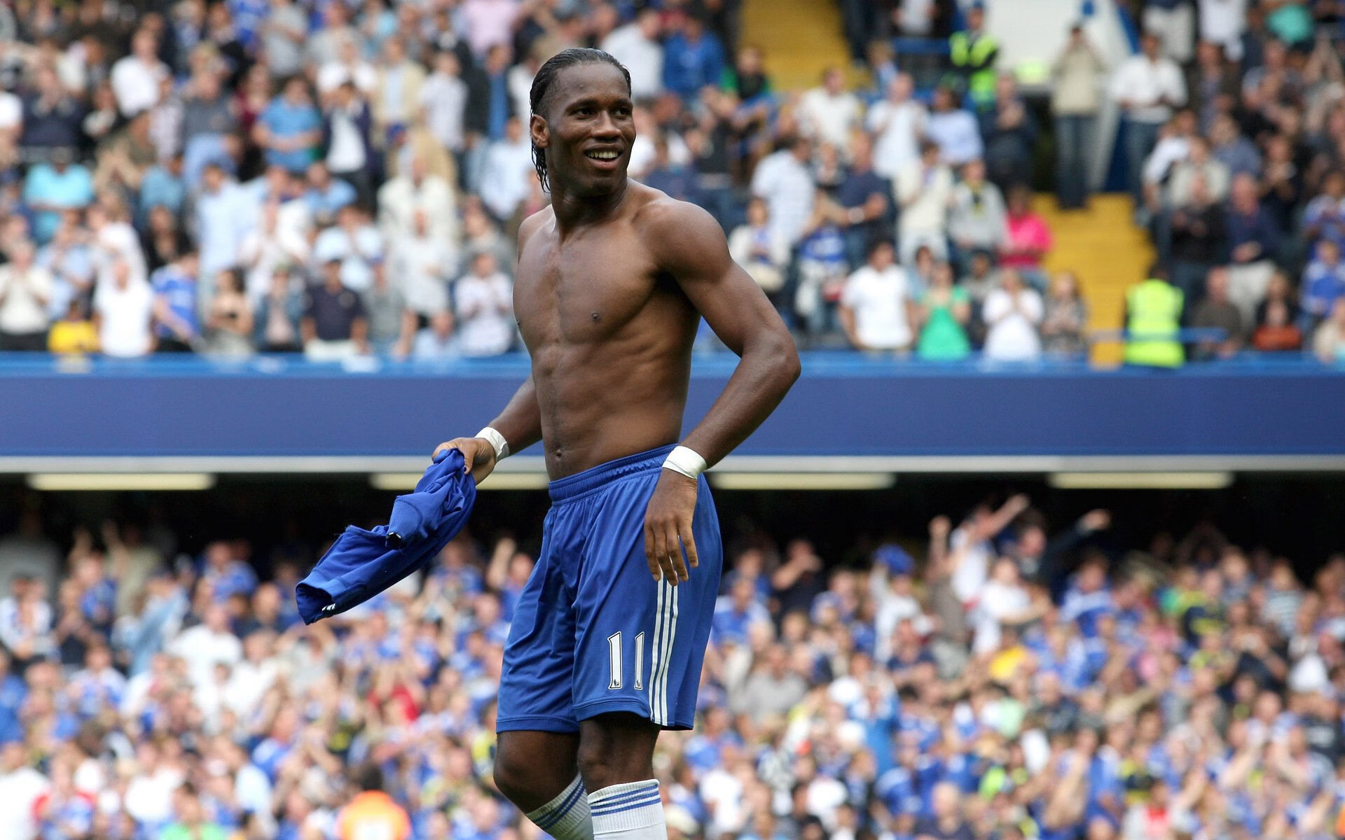 哥伦比亚骑手胡利安娜·古铁雷斯在2024年巴黎奥运会盛装舞步比赛中以“Flanissimo”马匹获得第25名，展现出色表现。